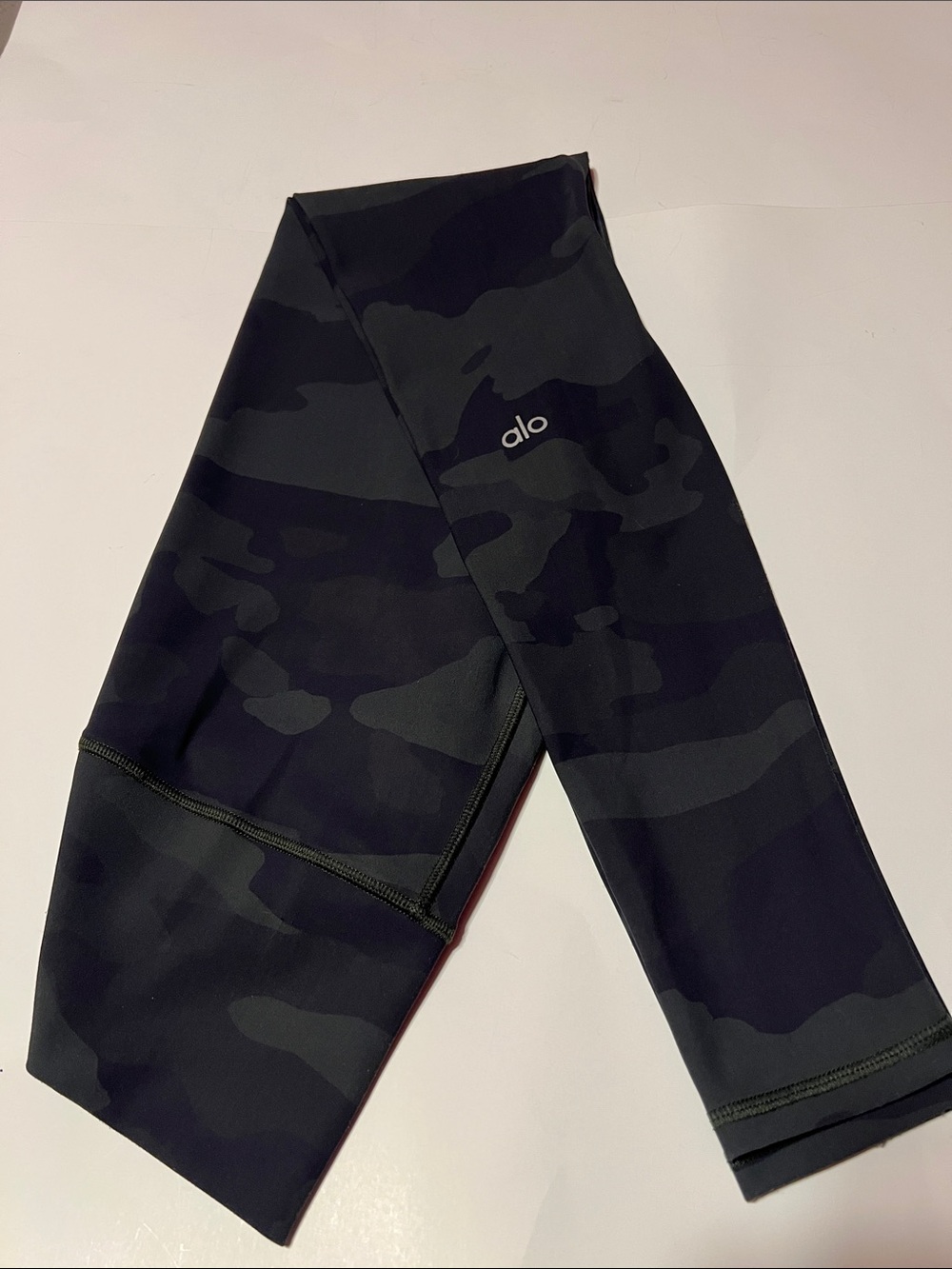 ALO Yoga High Waisted Camo Vapor Leggings.   Size XSmall